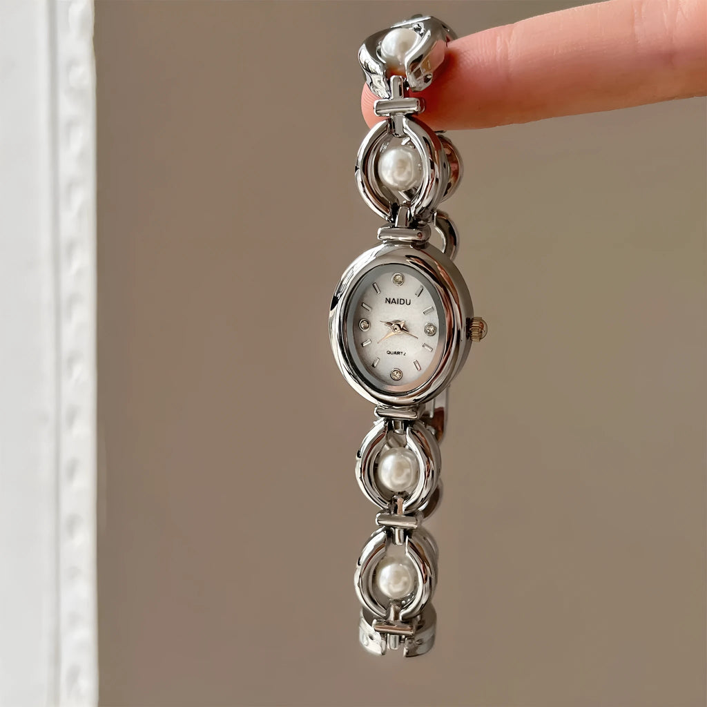 Women's quartz fashion bracelet watch with alloy case and pointer display, gold strap with white surface