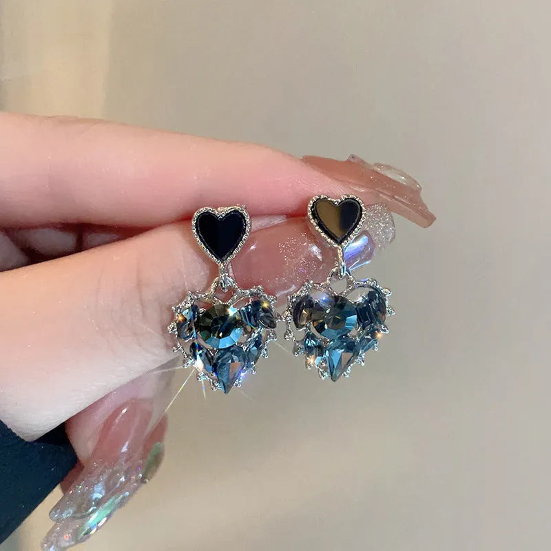 Black light luxury crystal heart-shaped Mosquito Coil ear clips for women, metal construction