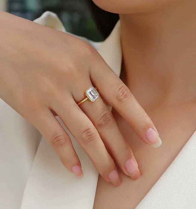 Silver geometric closed ring with inlaid moissanite stone in pagoda colour, unisex design
