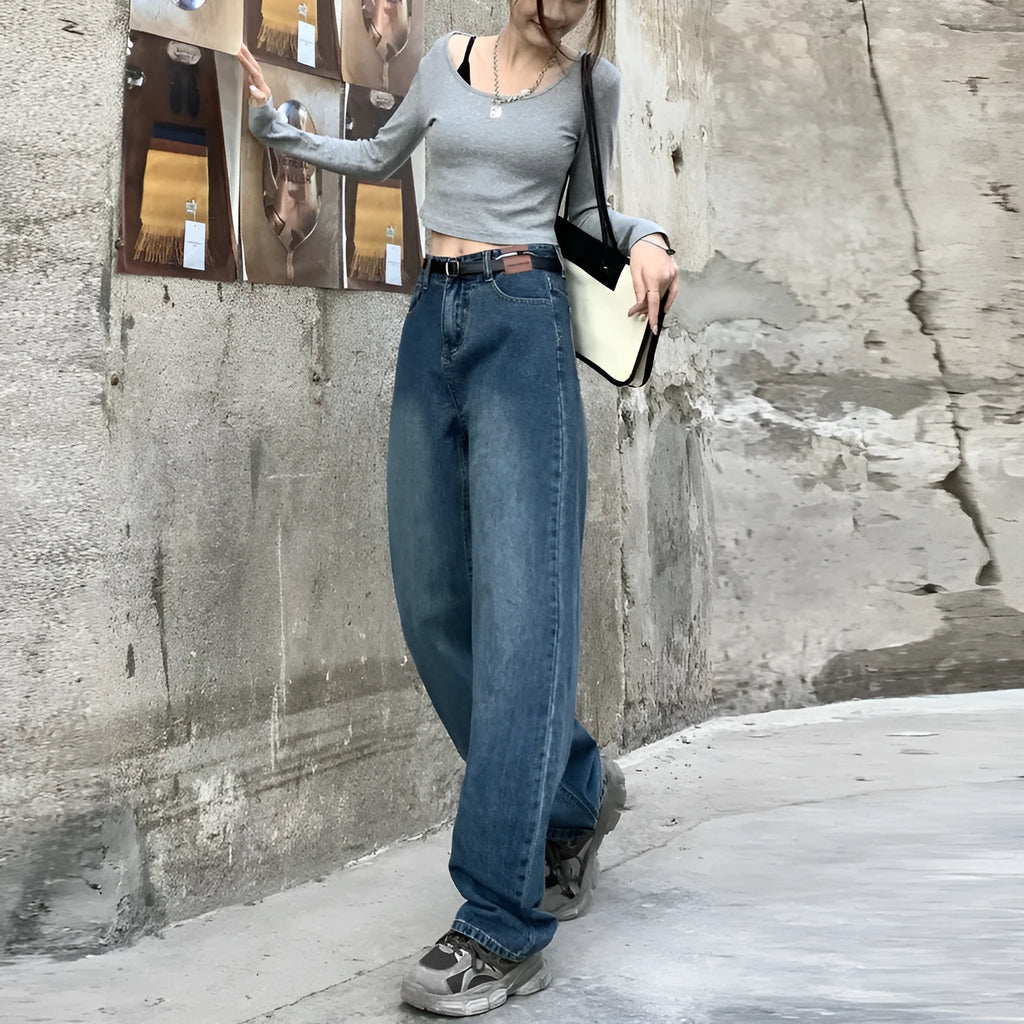 A pair of women's high-waist straight-leg jeans in a retro blue colour, shown in a cropped length.