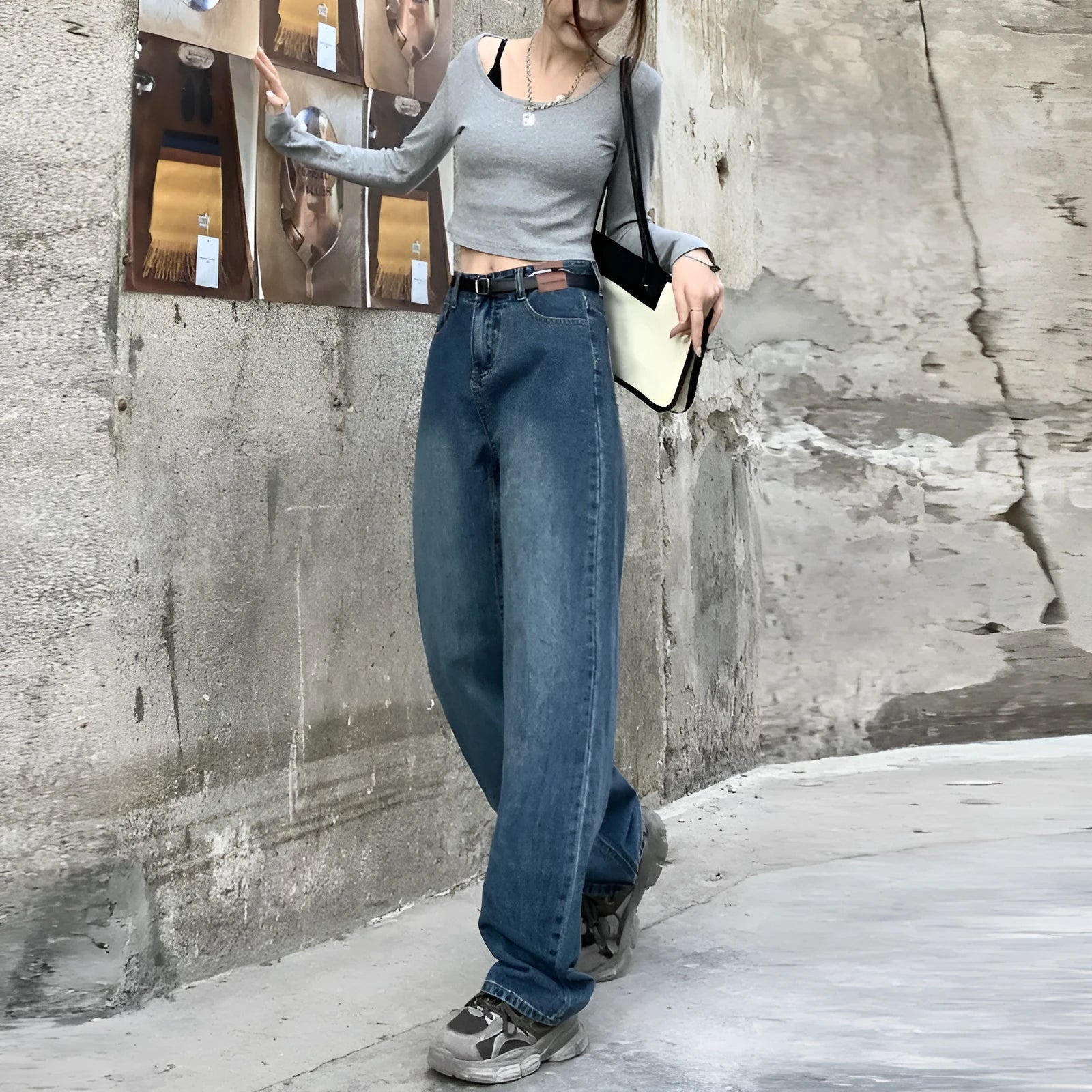 A pair of women's high-waist straight-leg jeans in a retro blue colour, shown in a cropped length.