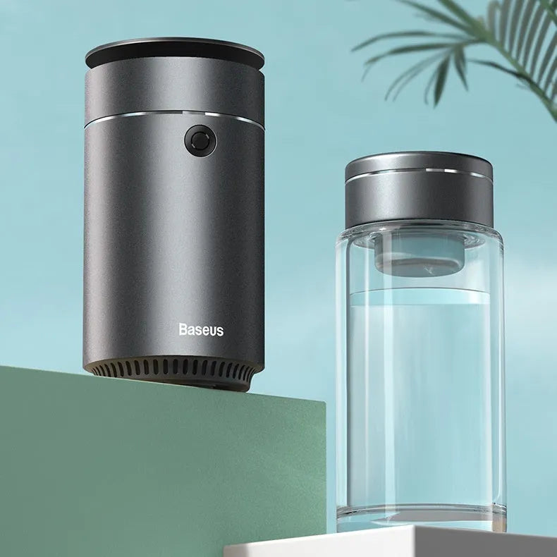 Mini car heavy fog aromatherapy humidifier in dark grey column shape with USB cable