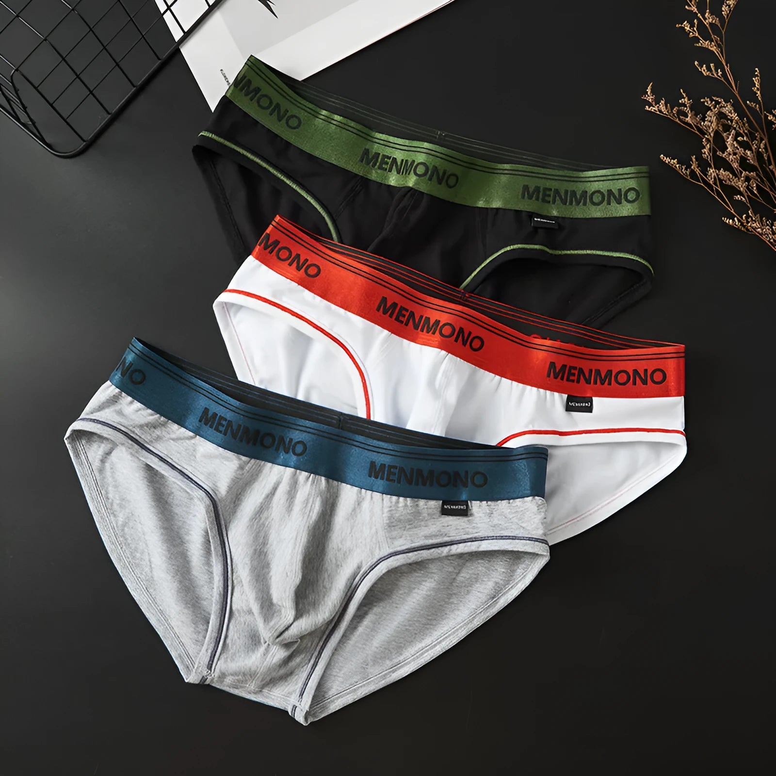 Men's low waist cotton briefs in two-tone colours with solid pattern