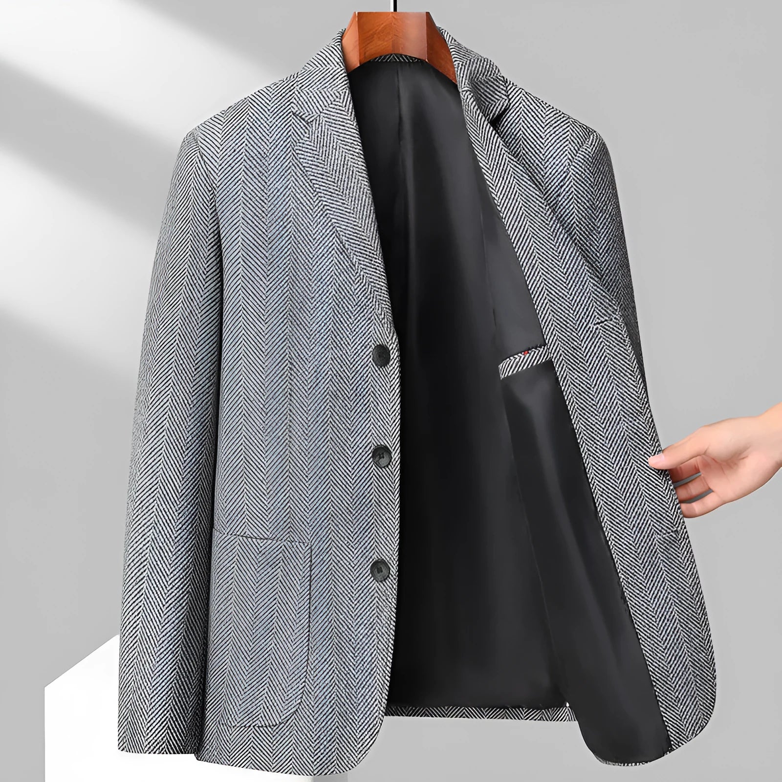 Men's solid colour loose fit coat in polyester fabric for spring and autumn casual wear