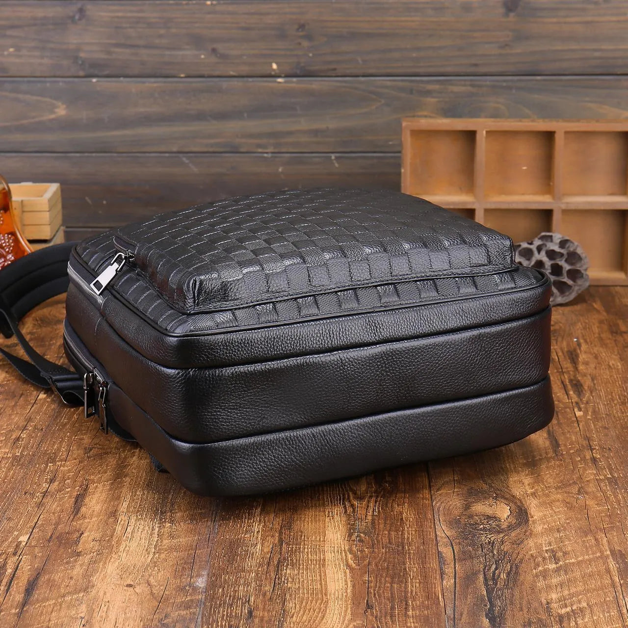 Genuine leather men's business commute bag black with contrast colour trim and airpillow straps