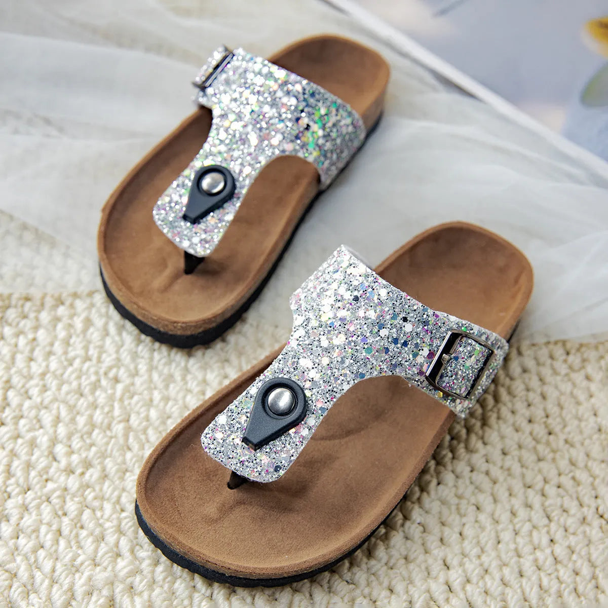 Children's cork flip-flops in pink with non-slip soles and perforated uppers