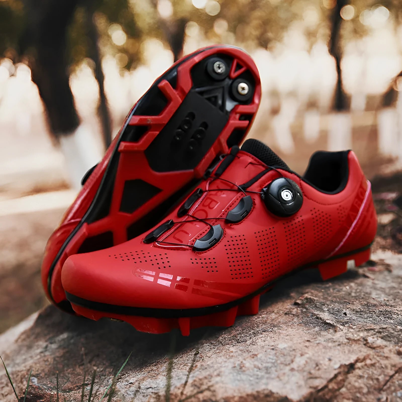 Breathable cycling shoes for men and women, PU upper, nylon outsole, elastic band closure, black colour