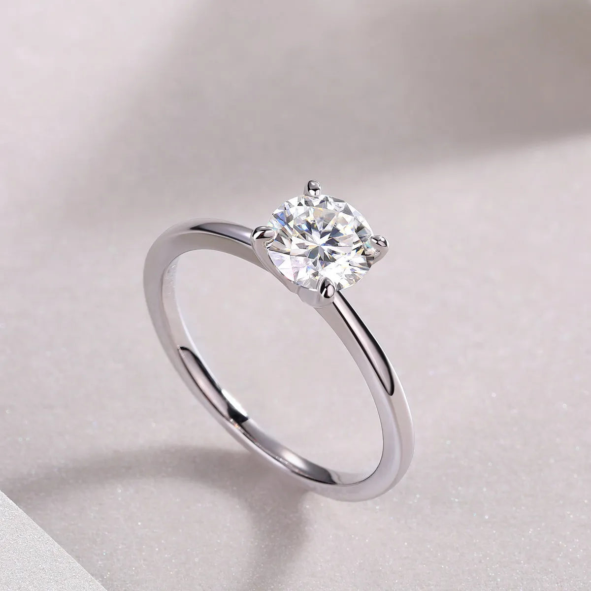 Oath moissanite wedding ring with 1 carat stone on platinum-plated S925 silver band, gift box packaging