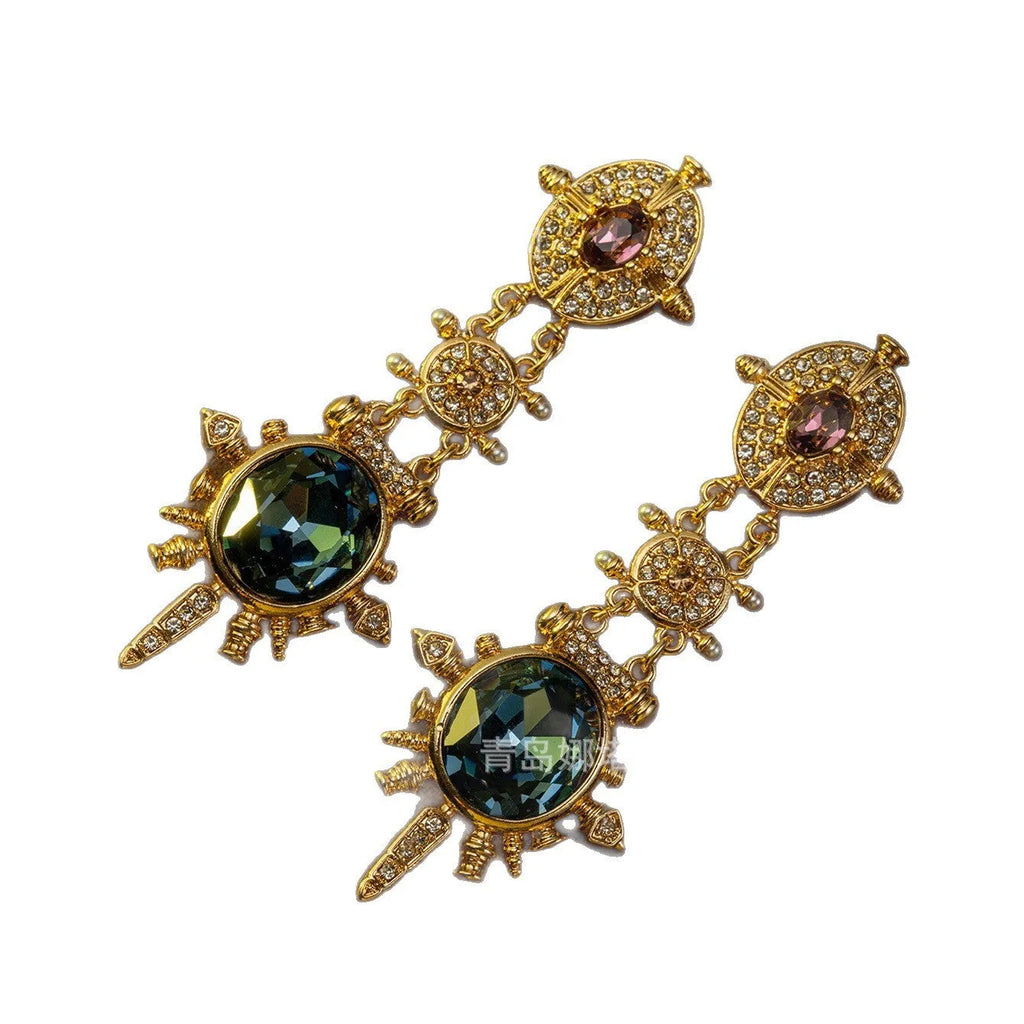Gold geometric stud earrings with round elements and diamond treatment on alloy metal