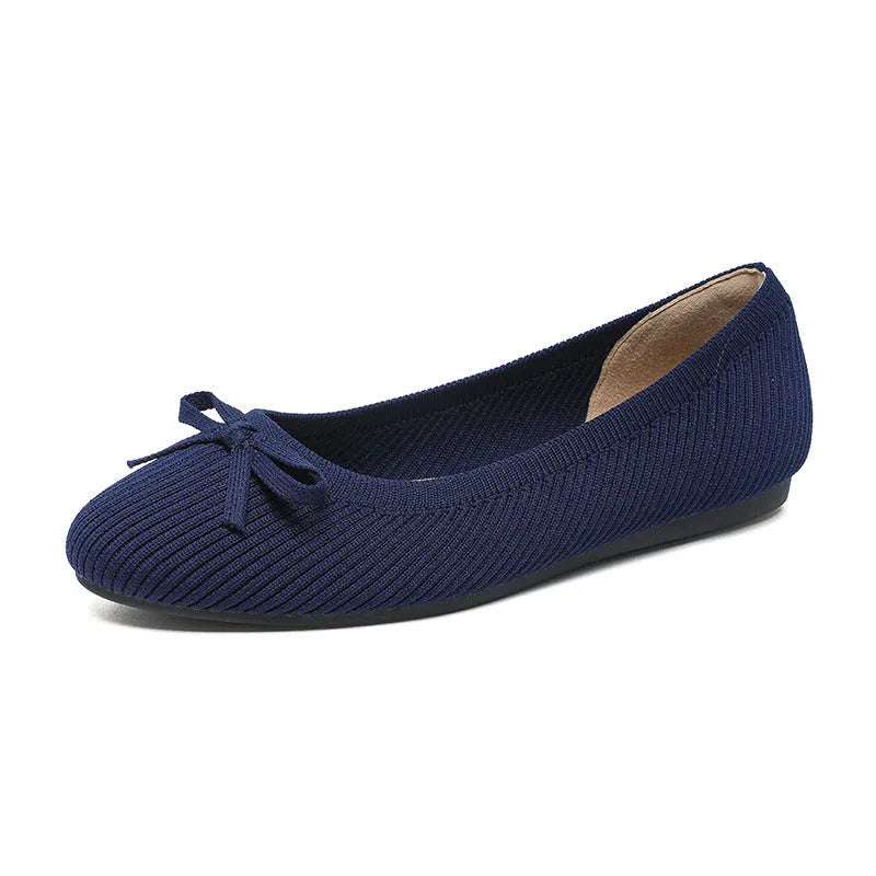 Women's casual flat pumps with bow decoration and fabric upper in slip-on design