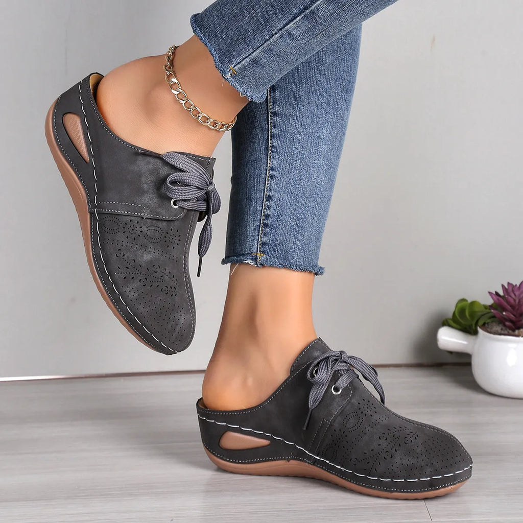 Women's lace-up wedge slippers in suede with a rubber sole, shown in a light grey colour.