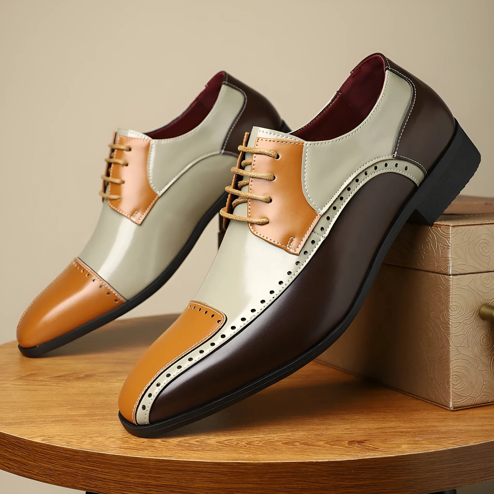 Men's low-top leather shoes in artificial PU with EVA sole and leather stitching