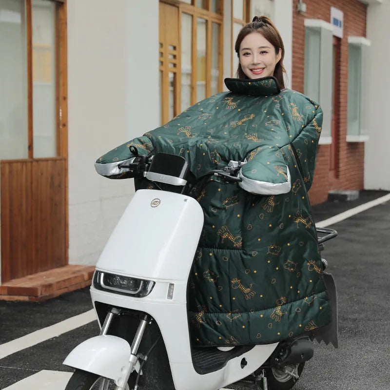 Fleece-lined thickened Oxford cloth windshield for tricycle or motorcycle, colour Bear pattern, integrated shape