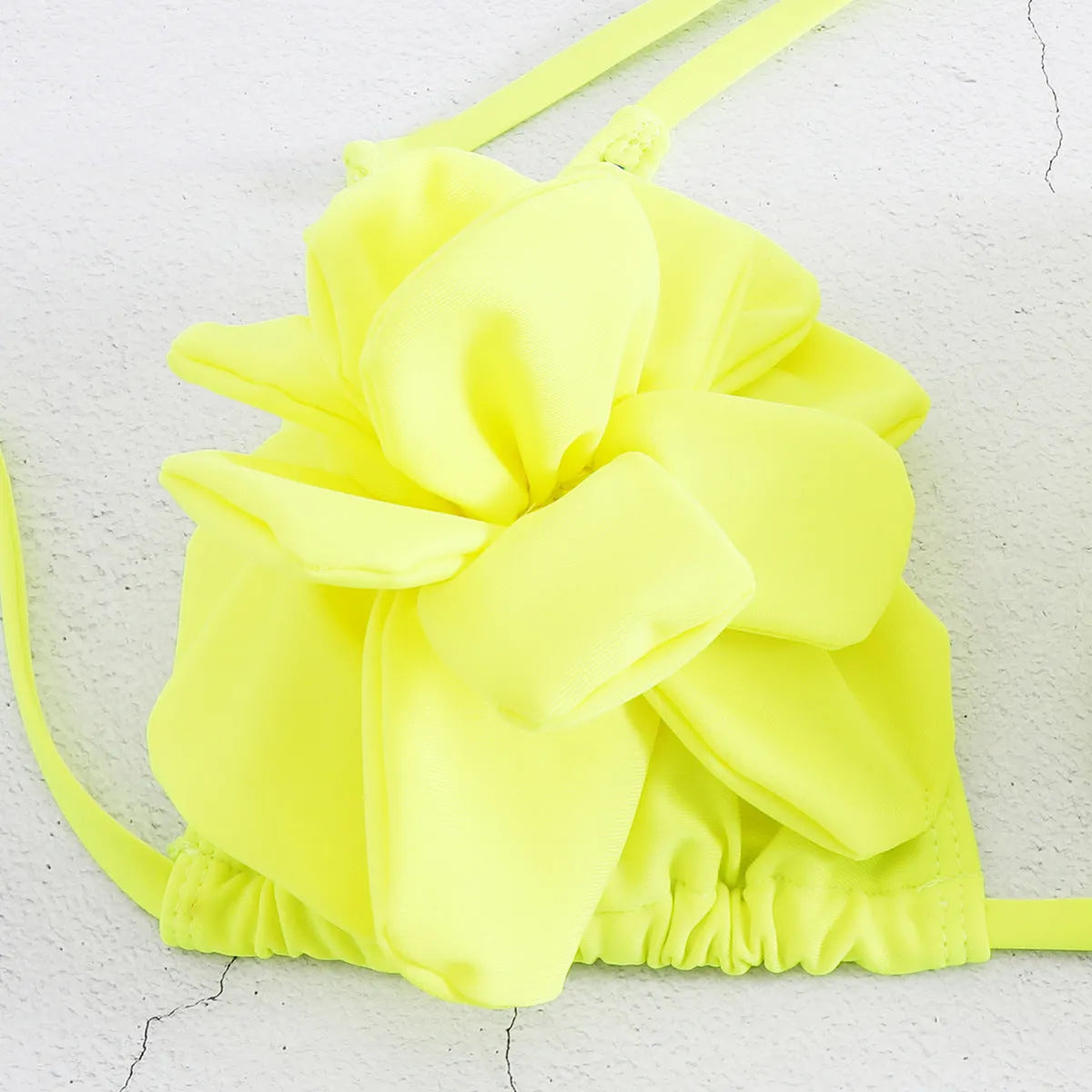 Three-point 3D flower low waist bikini swimsuit in solid colour with backless design