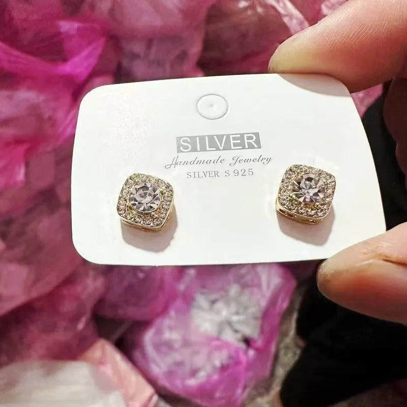 Square geometric women's earrings with diamond treatment in silver or gold colour.