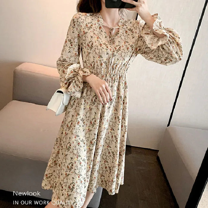 Retro waist-cinching floral A-line dress in apricot colour for women, princess style, polyester fabric