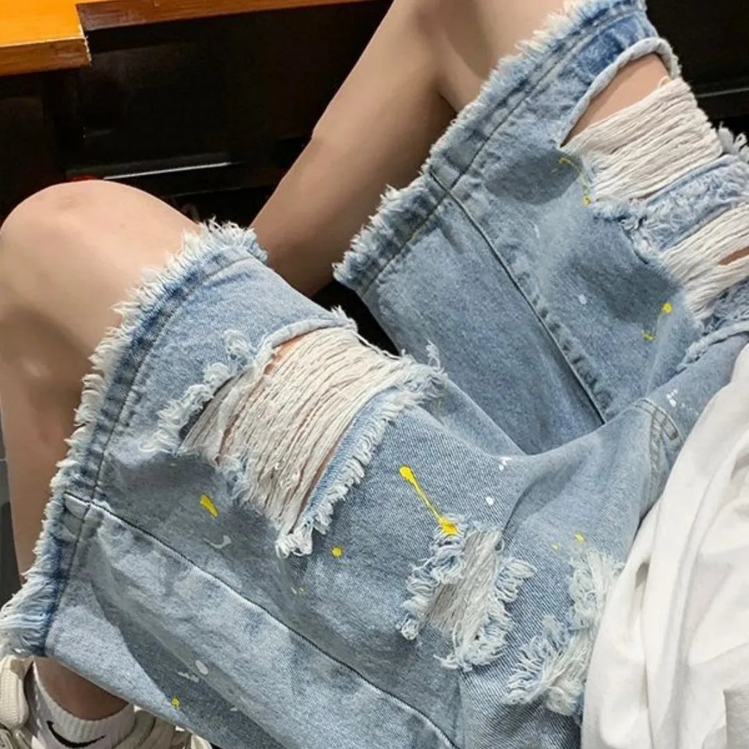Men's casual water washed hole denim shorts in loose-fit design for summer street style wear