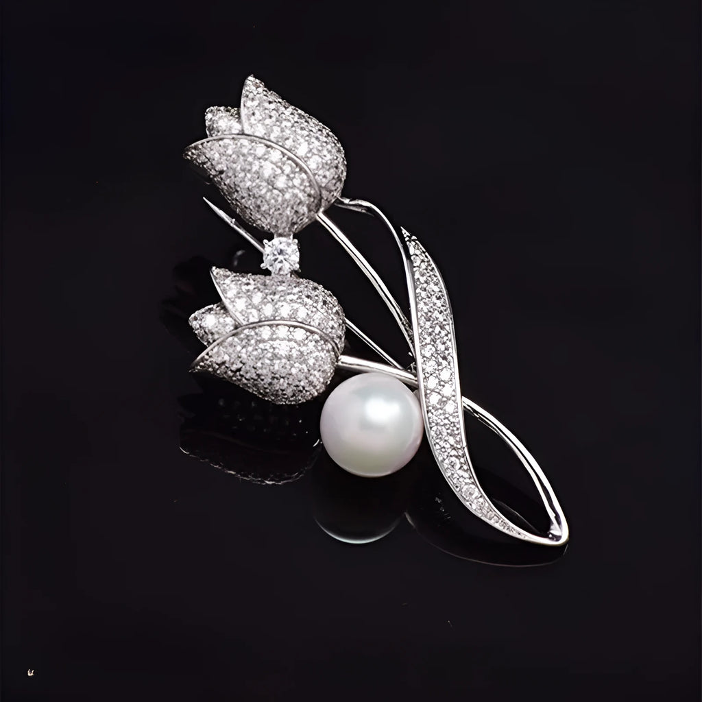 Women's flower-shaped alloy brooch with micro-inlaid zircon in silver tulip colour.