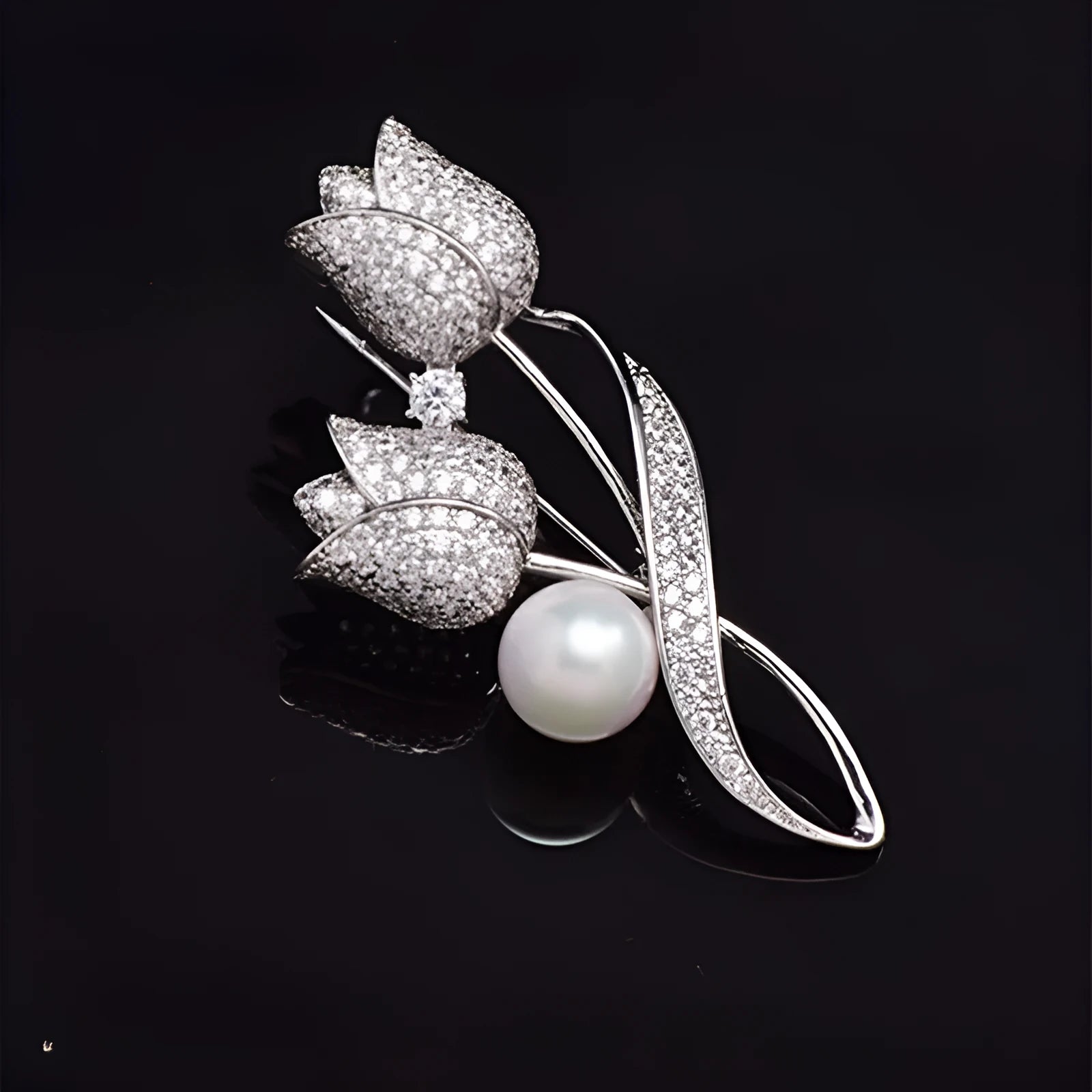 Women's flower-shaped alloy brooch with micro-inlaid zircon in silver tulip colour.