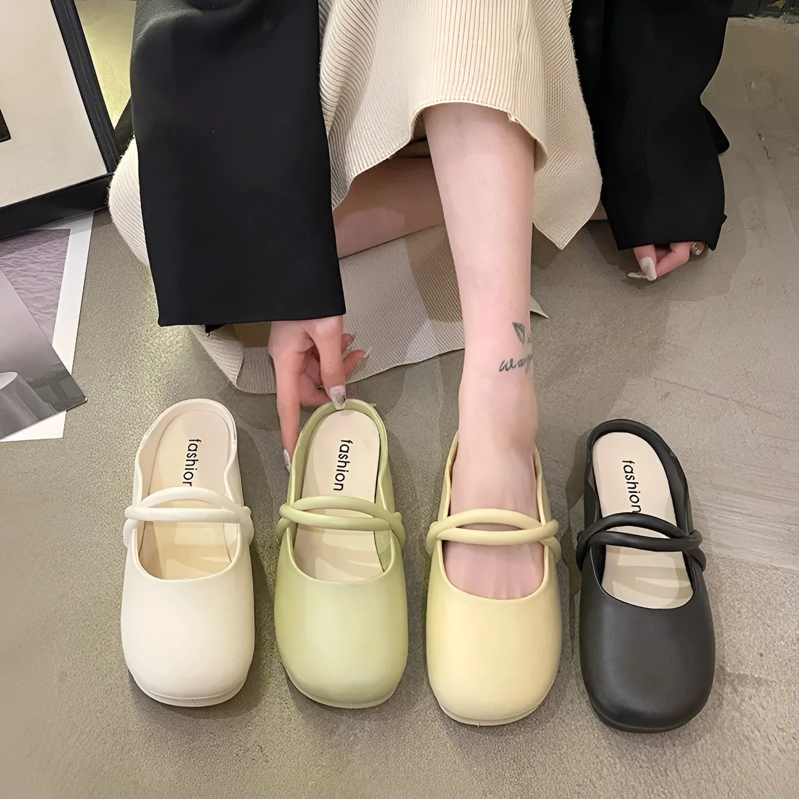 Women's baotou summer sandals with plastic upper in black, beige or green with flip-flop styling