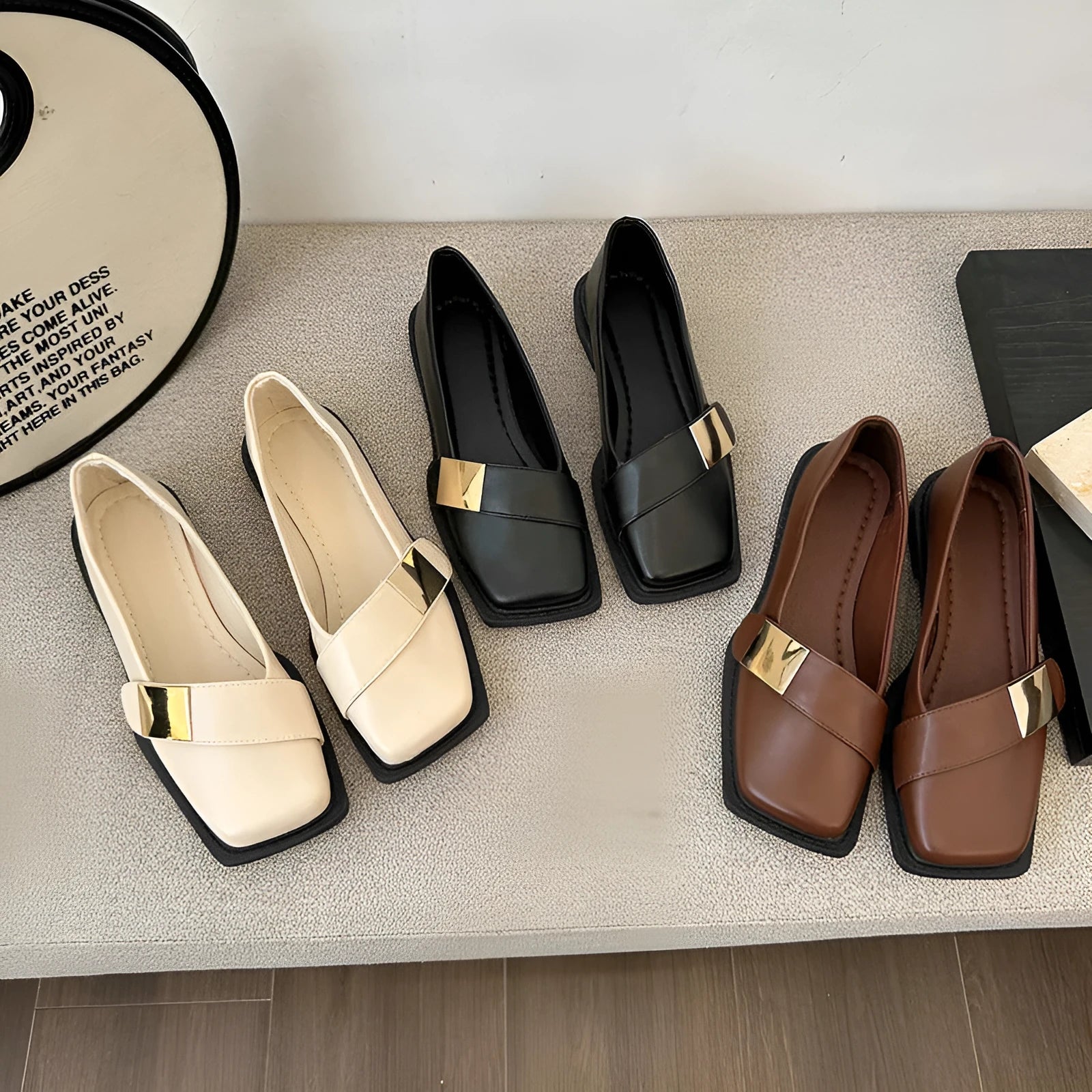 Women's square toe flat-heeled loafers with metal buckle in artificial leather