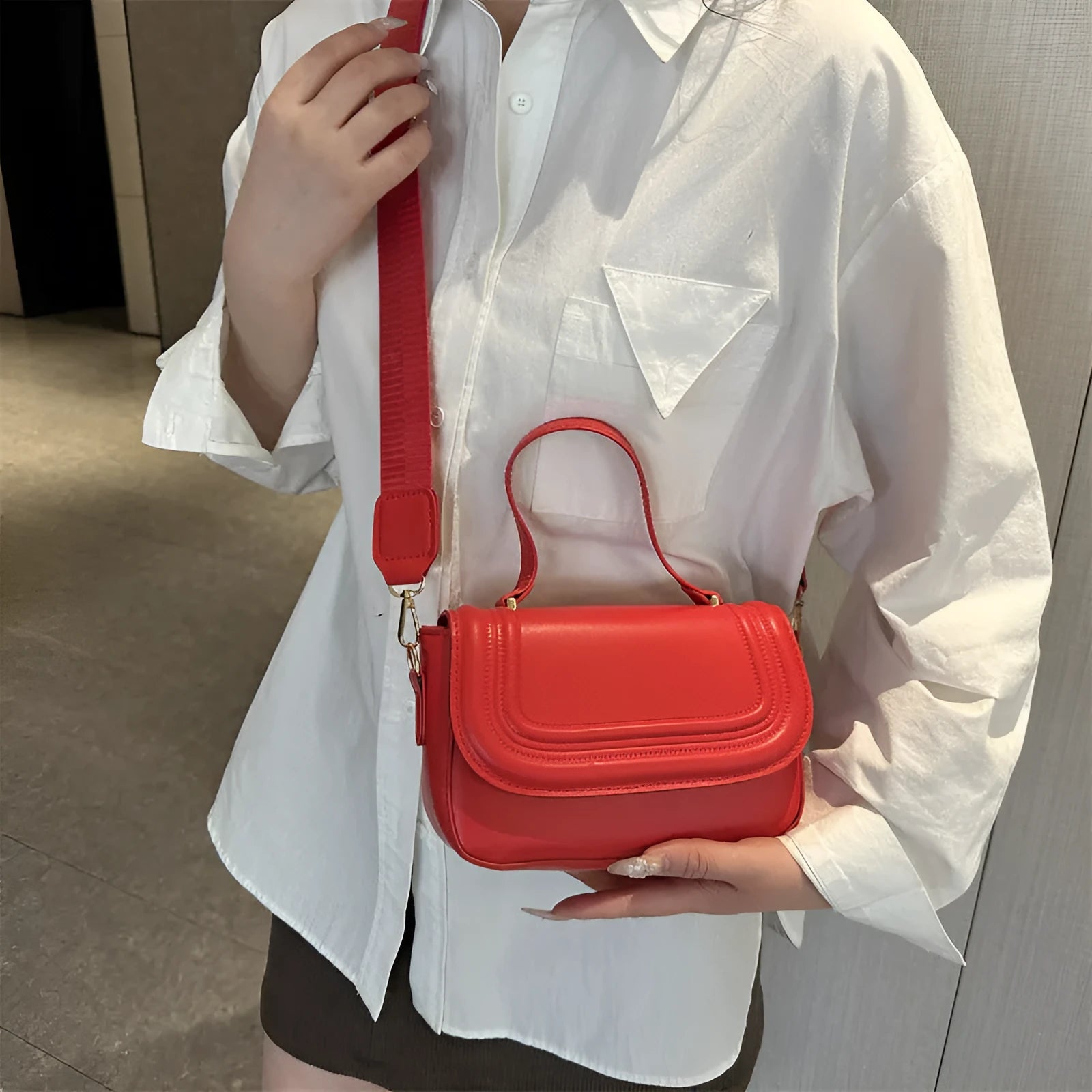 Women's one-shoulder crossbody bag in PU with sandwich pocket, available in five colours including black and khaki
