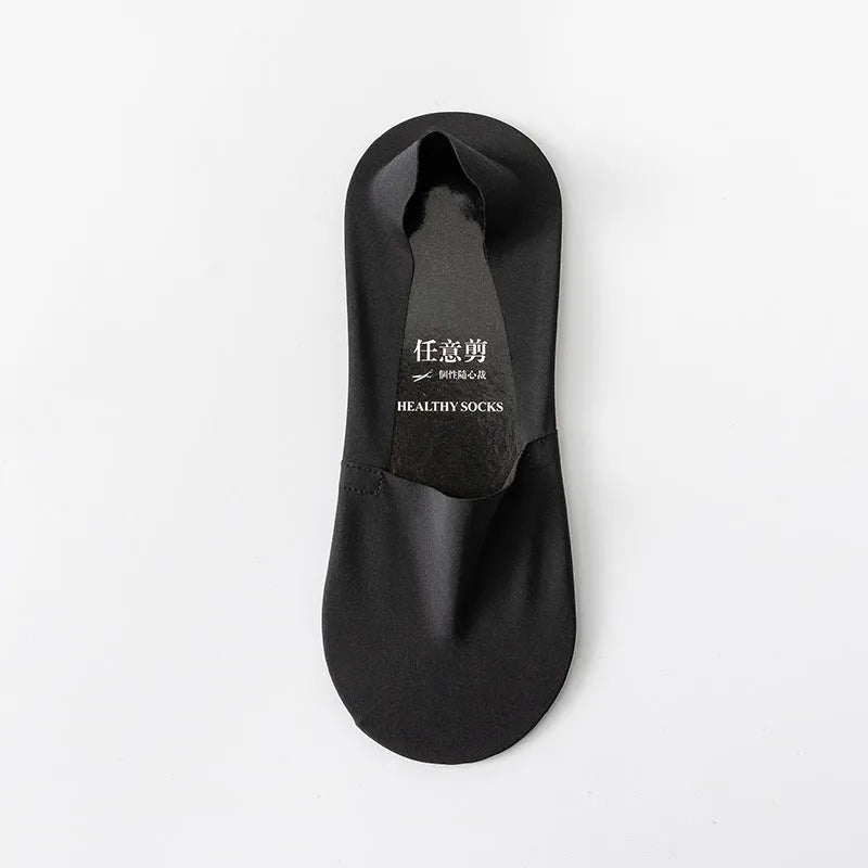 Men's low cut invisible seamless socks in pure cotton ice silk fabric with non-slip bottom