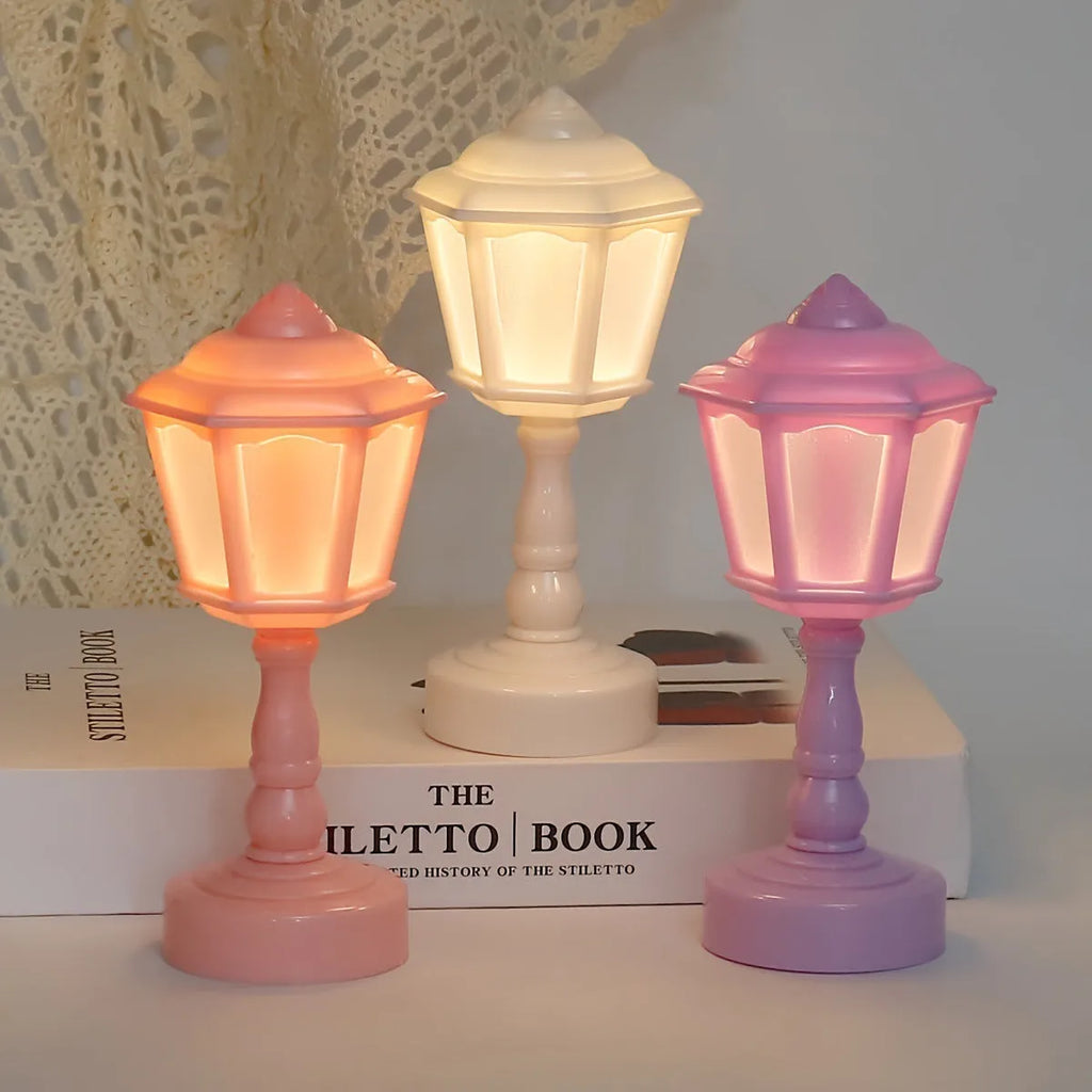 Retro pagoda-shaped night lamp in light purple colour with geometric design and built-in battery