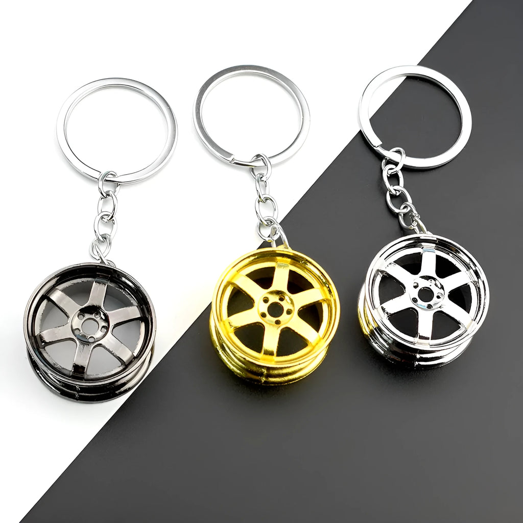Stereo car wheel hub keychain in zinc alloy with gold, silver, and black colour options