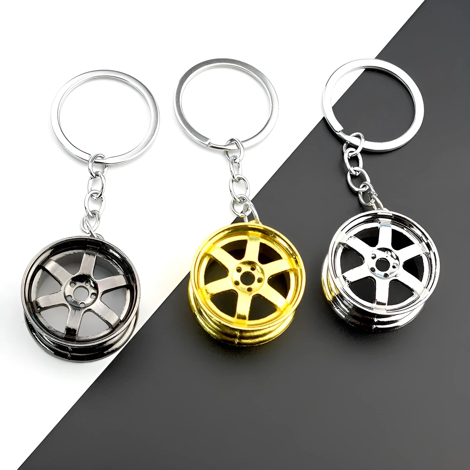 Stereo car wheel hub keychain in zinc alloy with gold, silver, and black colour options