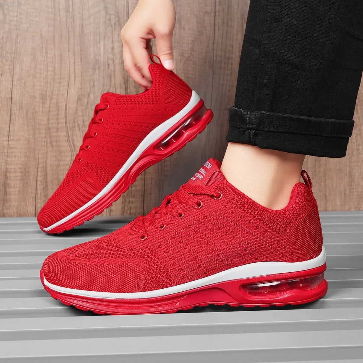 Men's casual breathable mesh running shoes in multiple colours with round toe and PU sole