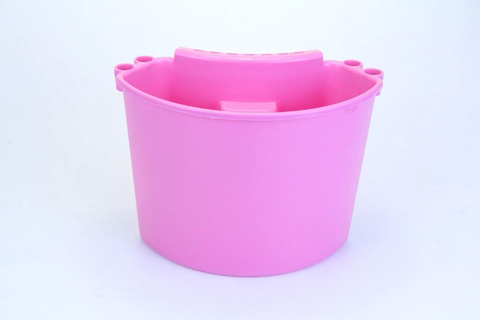 20-litre polypropylene car wash bucket in black, red, blue or pink colour with sturdy handle