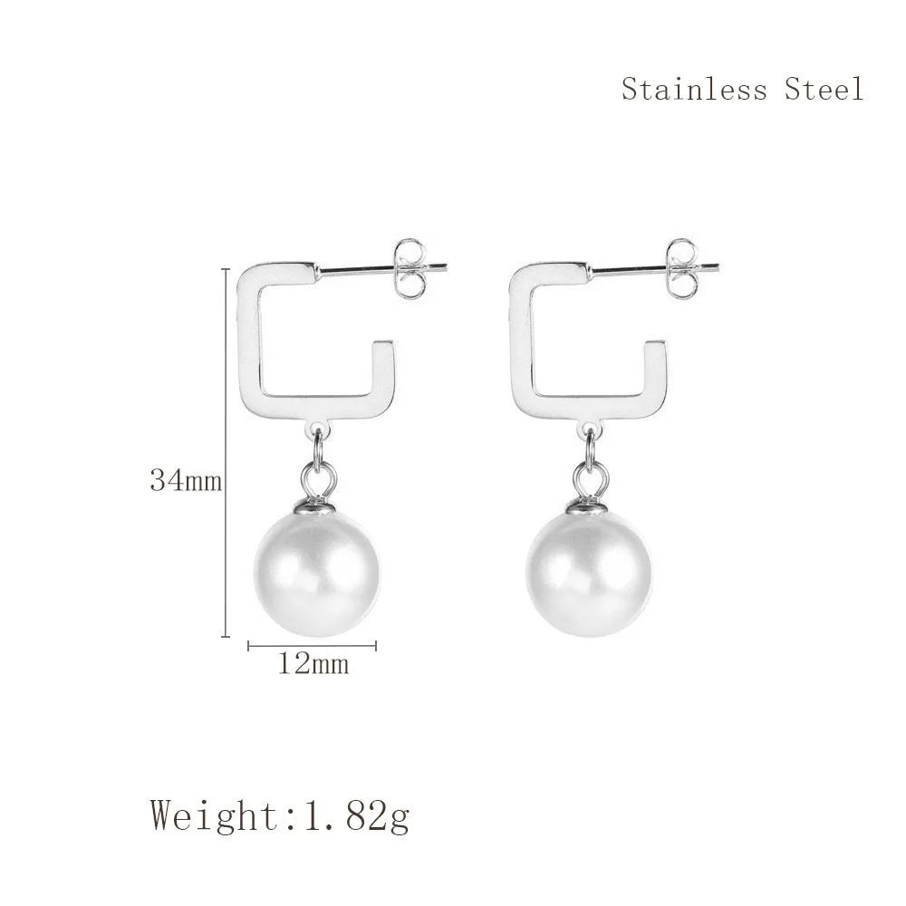 Women's C-shaped titanium steel earrings with pearl inlay flower design in gold