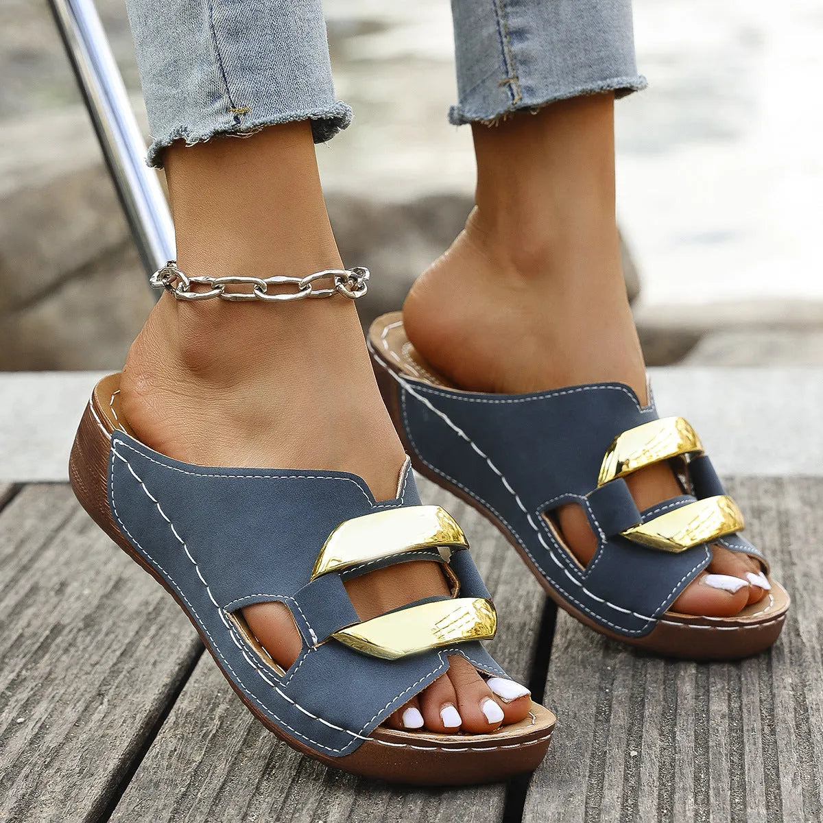 Roman style platform flip-flops in black with a breathable PU upper and rubber sole