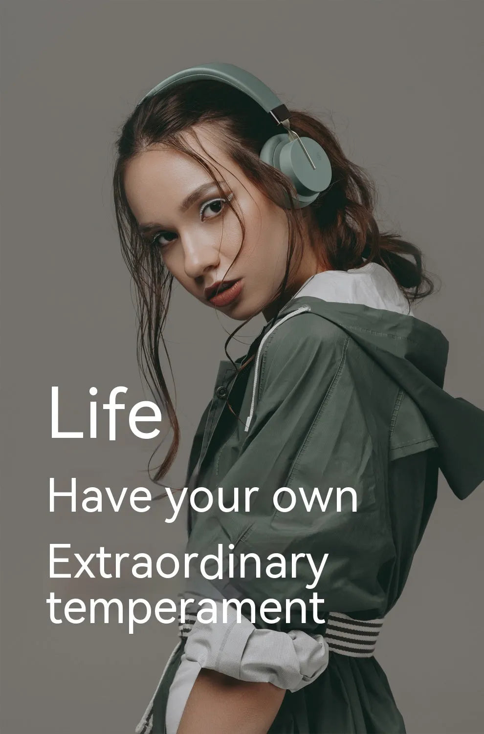 Simple solid colour headworn Bluetooth phone stereo headset showing multiple colour options