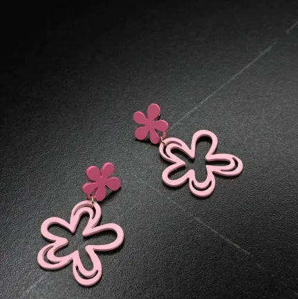 Galvanised geometric Chinese-style earrings with petal elements in zinc alloy