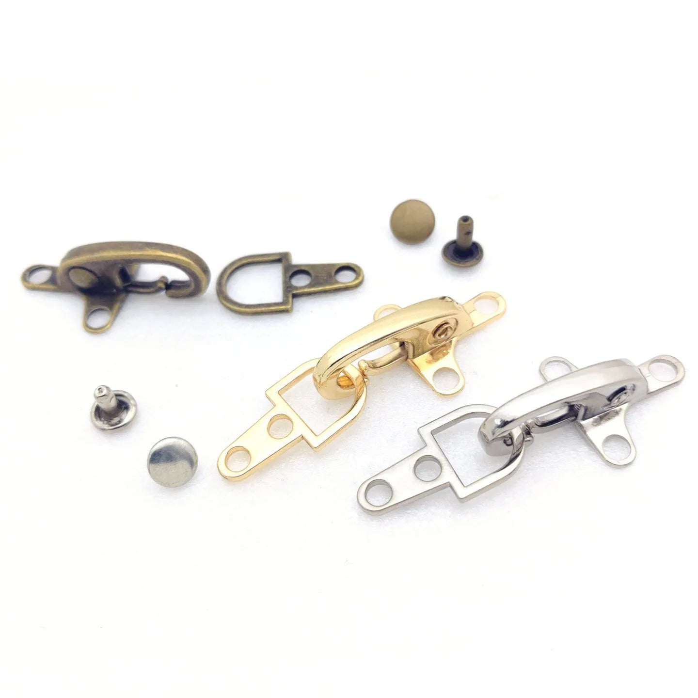 Zinc alloy aircraft-shaped buckle decoration in bronze, gold, gun colour, or silver, measuring 5.85 cm.