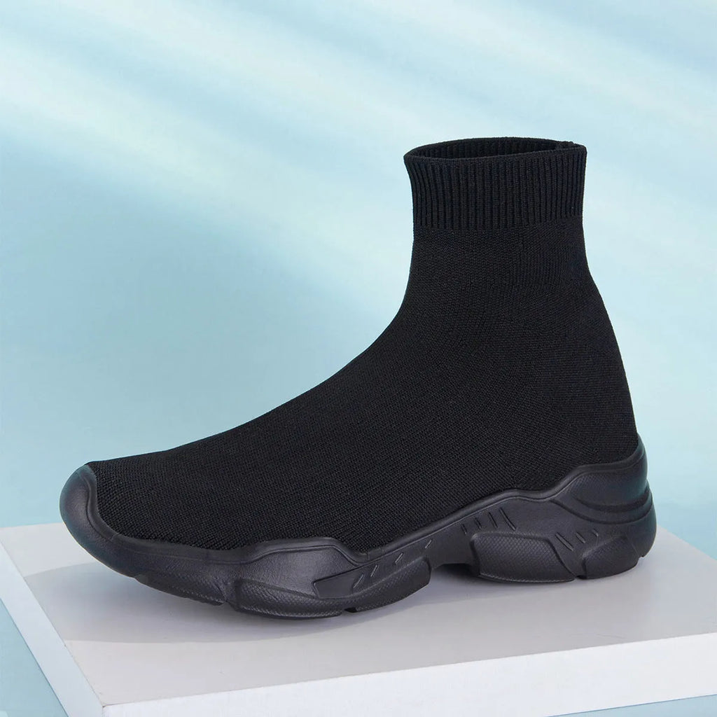 Thick-soled mid-top slip-on casual hiking shoes in black, fabric upper, round toe, cushioned sole