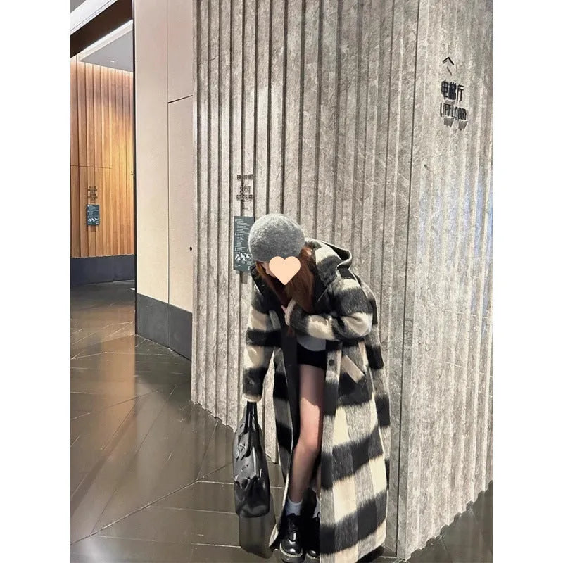 Mid-length loose woolen coat in beige black plaid, sizes L to 4XL.