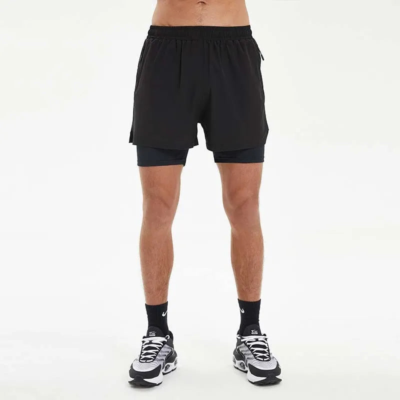 Men's black double-layer running shorts with an inner liner, shown on a size chart.
