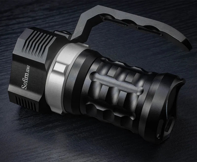 Aluminium alloy diving and outdoor flashlight with 350 lumen output, 18cm length.