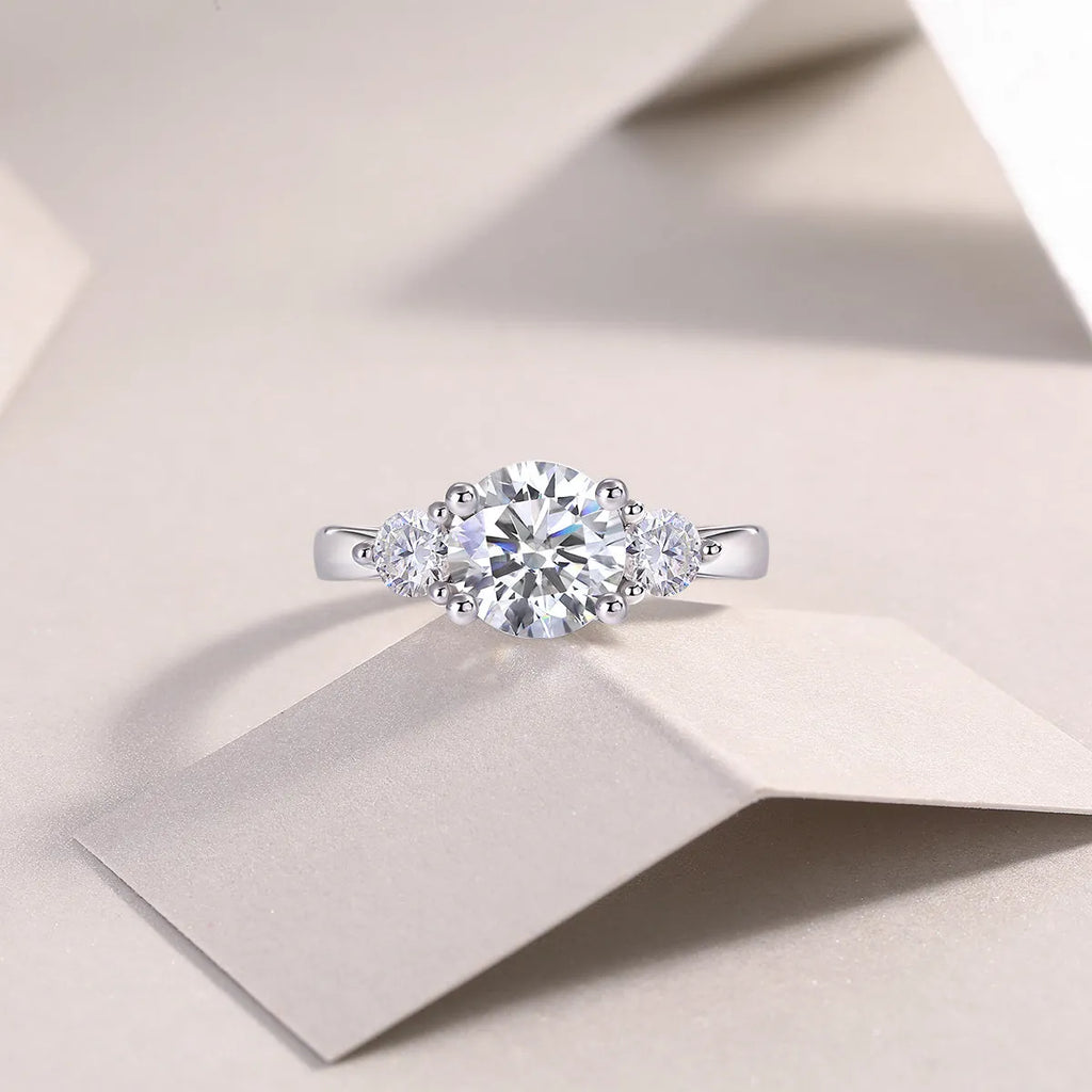 Wedding ring set with 2-carat moissanite in S925 silver gold-plated finish, GRA certificate included