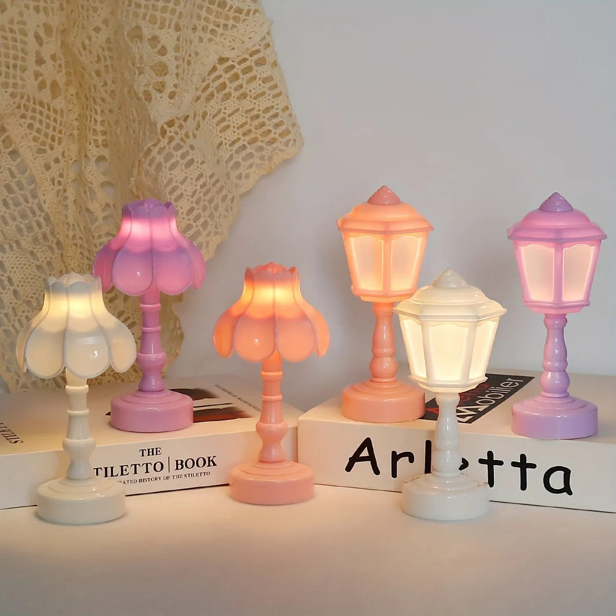 Retro pagoda-shaped night lamp in light purple colour with geometric design and built-in battery
