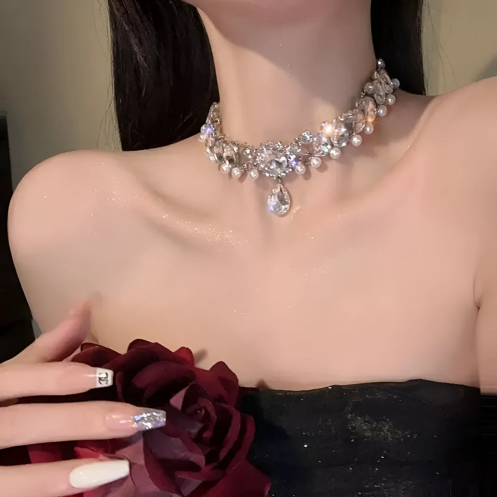 European and American exaggerated rhinestone pearl necklace in silver colour with alloy chain and inlaid pendant