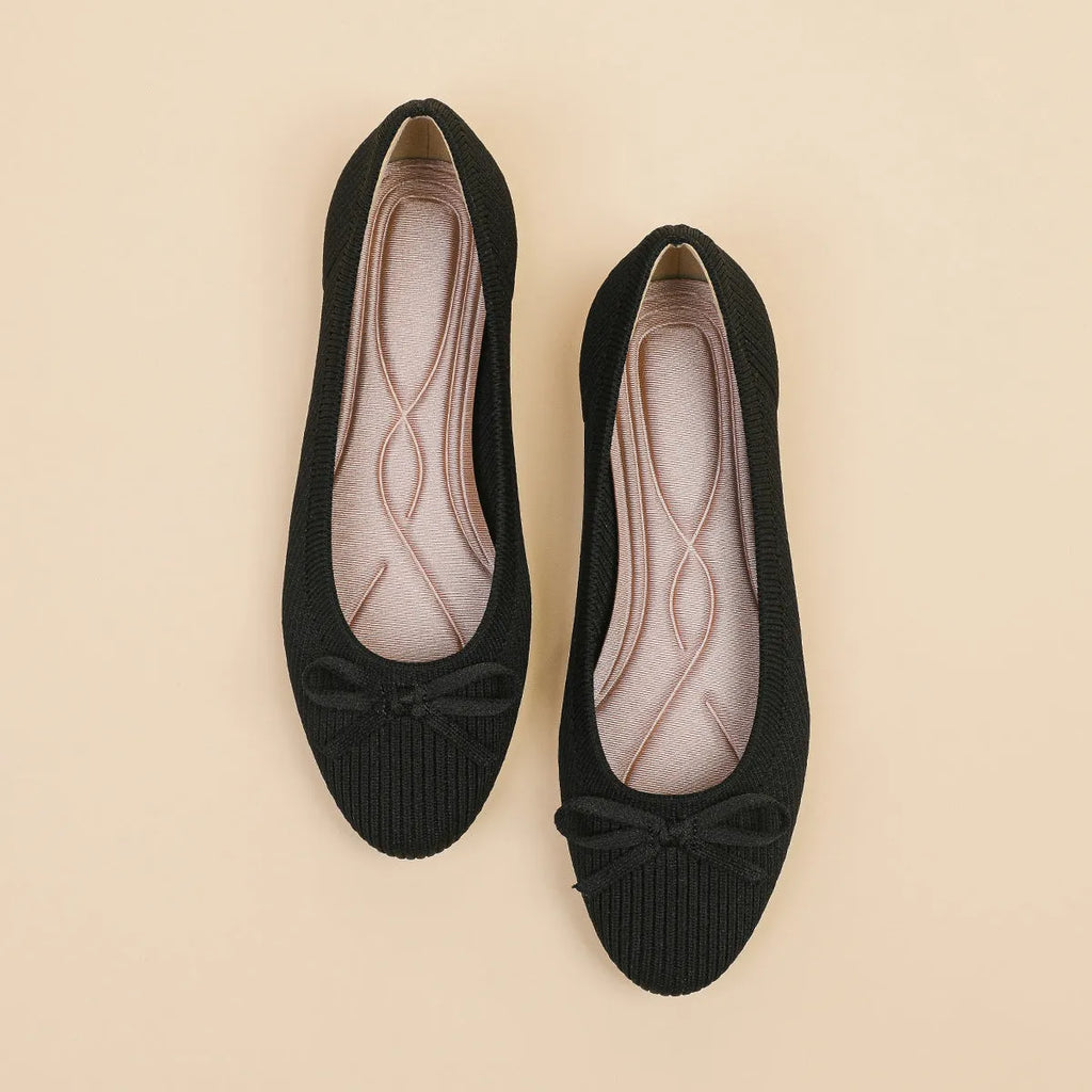 Women's casual flat pumps with bow decoration and fabric upper in slip-on design