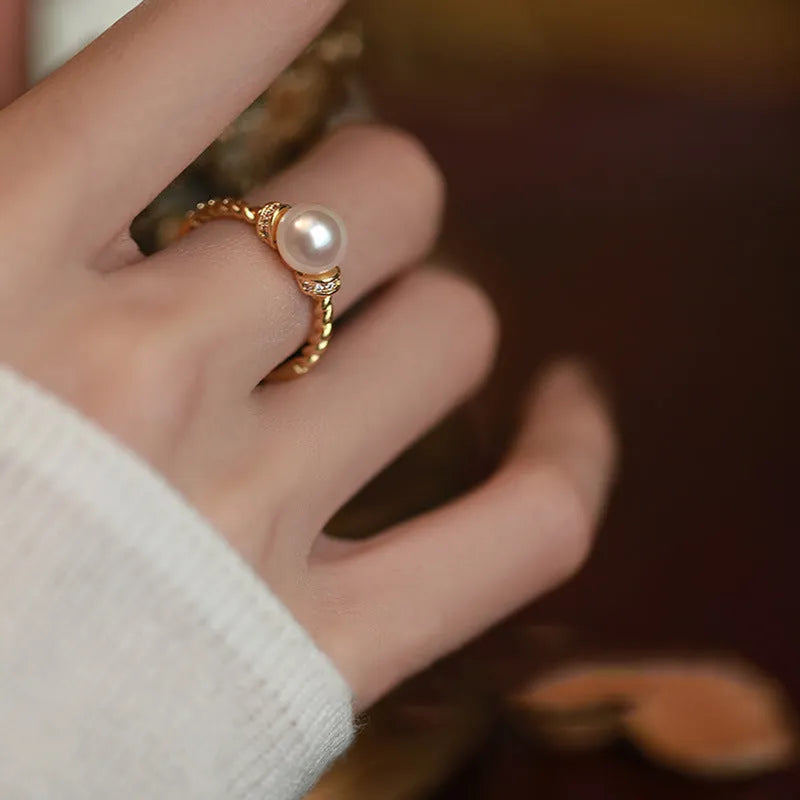 Antique twist pearl ring in copper with adjustable size and geometric design, available in gold or silver colour.