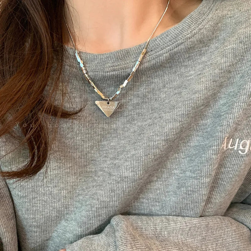 Normcore double-layer necklace for women with retro rhinestone geometric pendant and alloy chain