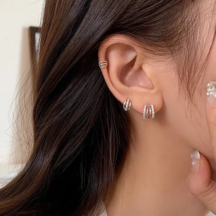 A pair of geometric 925 silver earrings with an electroplated finish, shown in large size.