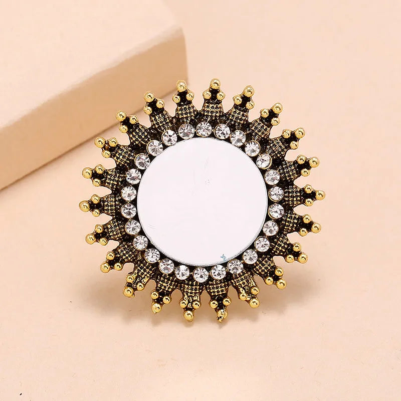 Zinc alloy diamond ring in golden or silver finish, simple trend fashion band