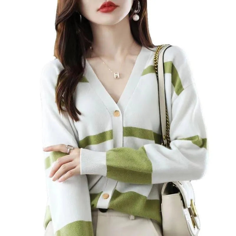 Women's 3D striped knitted cardigan with V-neck in black white colour option